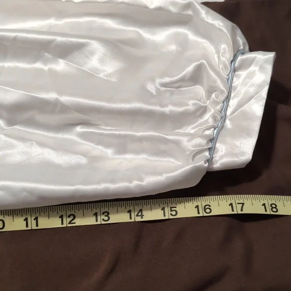 Elegant White Satin Nightgown - Picture 6 of 11